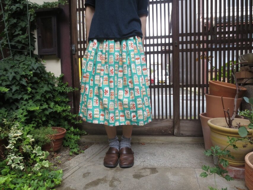 サラダジャープリントスカート鮮やか緑色☆ポップで楽しい大人スカート7２㎝