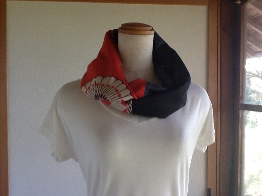 紺色大島と赤が素敵なすぬーど