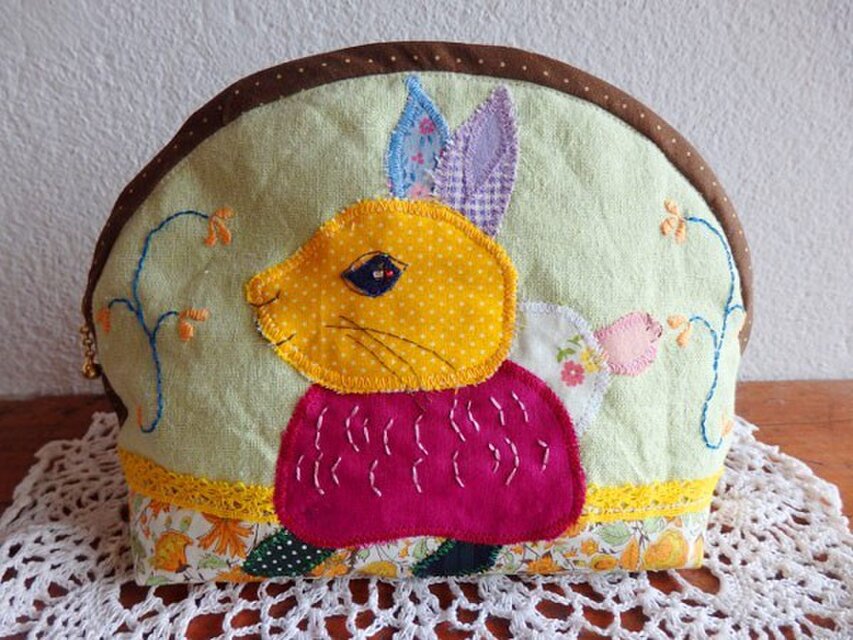 ウサギポーチ（ビビッド）