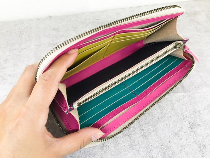 △ROUND 色を楽しむ使えるお財布！「ラウンドジップ 長財布」 - 長財布