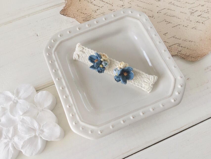 染め花の小花と蕾のピアスA(ブルー)