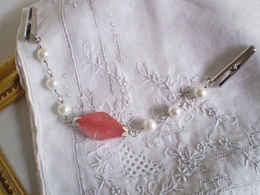 ピンクダイヤのカーディガンクリップ