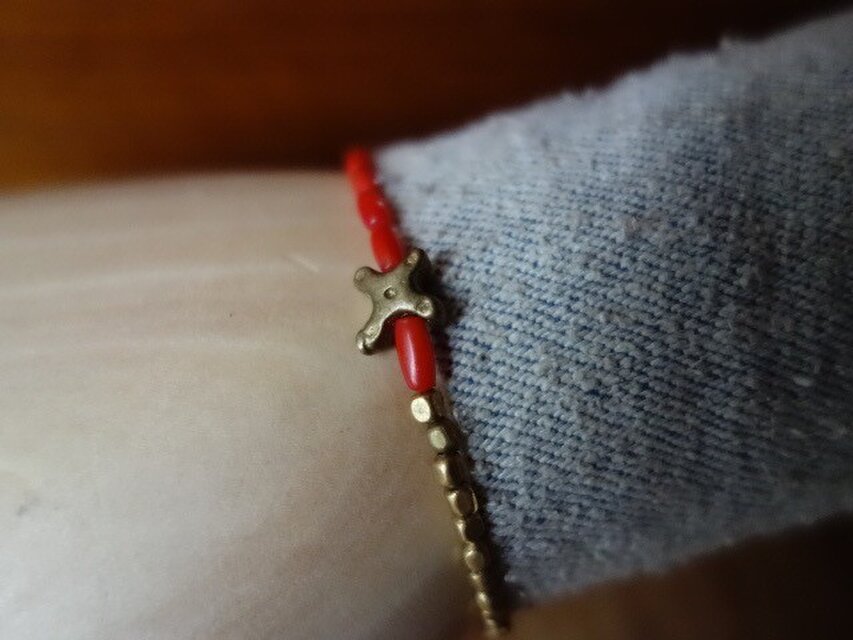 ＊バイカラーなブレス　赤珊瑚×メタルビーズ　S*