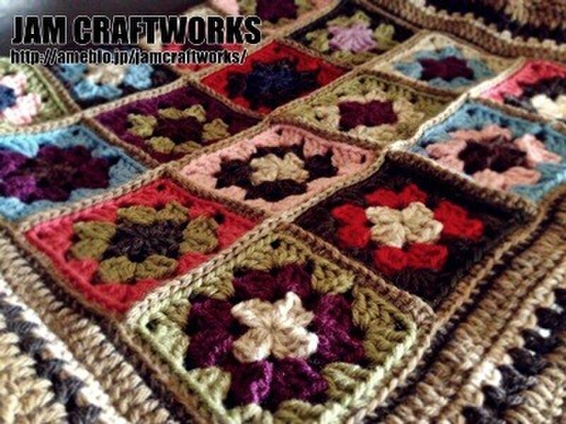 モチーフ繋ぎのマルチカバー BG