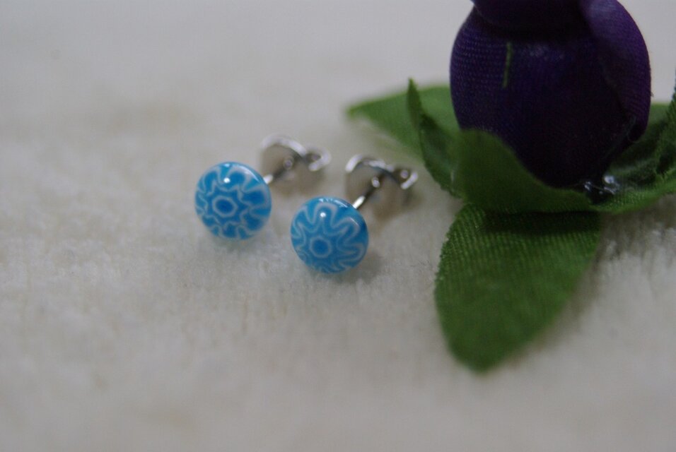 ミルフィオリのガラスピアス