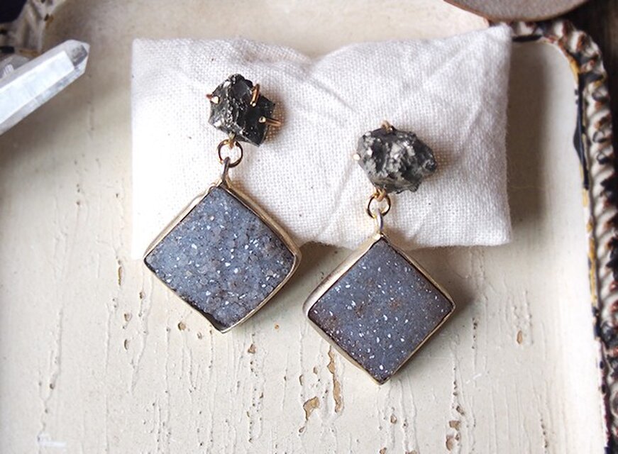 ドゥルージークォーツとパイライトのピアス