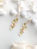 つぼみカットのレモンクォーツと淡水パールのピアス/イヤリング