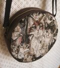 【猫づくし】ポシェットと木彫りのブローチ