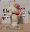 羊毛フェルト　　チェックリボンの麦わら帽子の 白い可愛いわんちゃん