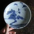 伊万里焼 花と蝶々◇花蝶文染付中皿 骨董器 antiques アンティーク和