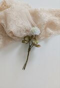 染め布花＊お洒落なしろつめくさと四つ葉のクローバーのコサージュ