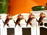 英国製ペーパーガーランド プディングを運ぶネコ【England】 DA-ADG013 CATSの画像