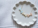 【soldout】ミニビーズりぼんの三連ネックレス（キャンディ）