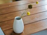 白い陶器の花瓶(鎬)
