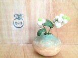 1073.bud 粘土の鉢植え スノーベリー