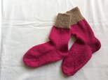 手編みの靴下 ショッキングピンクの画像