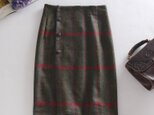 f145（再販3）ウール100％生地とスワロフスキーボタン　上品感あふれ　チェック柄スカート（ウェストサイズオーダー可能）
