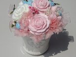 石鹸彫刻 香る花のアレンジメントの画像