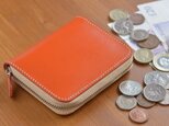 オレンジ色の財布の画像