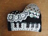 Brooches31 "piano"