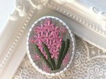 リネン　刺繡ブローチ　ヒアシンス　ピンクの画像