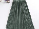 f183（再販3）立ち姿も歩く姿も美しく表現してくれるスエードプリーツスカート　グリーン