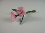 手染めの布花  ピンクのなでしこ(撫子)のコサージュ（親子で使えるコサージュ）の画像