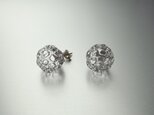 Dentelle sphère stud Earringの画像