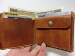 シンプルな２つ折りオール革財布（パラフィン加工）の画像