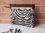 ラスト１点！！表/裏２デザイン！USA生地ゼブラ柄のポーチ（内ポケット付き）