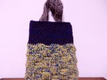 ざっくり毛糸の手編みバッグの画像