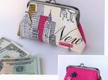 一点モノ！表/裏２デザイン！USA生地ピンクNYビル柄のがま口ポーチ（内ポケット付き）