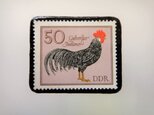 旧東ドイツ　鶏切手ブローチ　2184の画像