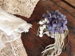 布花コサージュ　すずらんとすみれの花束