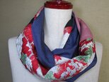 着物リメイク　赤に白い花と青紫色の大島紬から作ったスヌードの画像