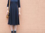 【L】アーミッシュ風シンプルワンピース◇七分袖（ネイビー）の画像