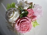 石鹸彫刻 香る花のアレンジメントの画像