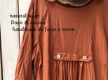 ナチュラル服cotton&linen　オレンジレンガ胸ギャザーワンピース襟付きの画像