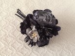 染め花のミニブーケコサージュ(ブラック&グレー)