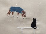 ハンカチ 冬の馬と黒猫の画像