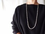送料無料 プチパールのロングネックレス … flat oval pearl