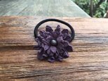 革花のヘアゴム Mサイズ(黒パール) 薄紫の画像