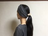 コットンニットの二重巻きヘアバンド ダークグレーの画像