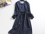 F237(再販)丸襟花柄　長袖コットンワンピース　紺色