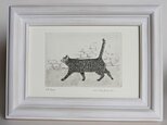 横向きの猫・2015 / 銅版画 (額あり)の画像