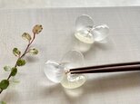 ガラスの箸置 / 水の花・ベージュ色の画像