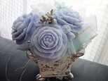石鹸彫刻 香る花のアレンジメントの画像