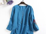f252(再販3)花柄刺繍　綿麻の9分袖ブラウス　トップス ブルー