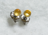 小粒シトリンのスタッドピアス（4mm・チタンポスト）