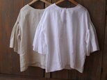 送料込み リネンフリル袖ブラウス白